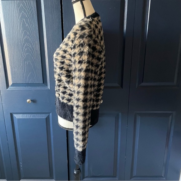 Fuzzy SOFT semi-cropped cardigan sweater - Picture 4 of 11